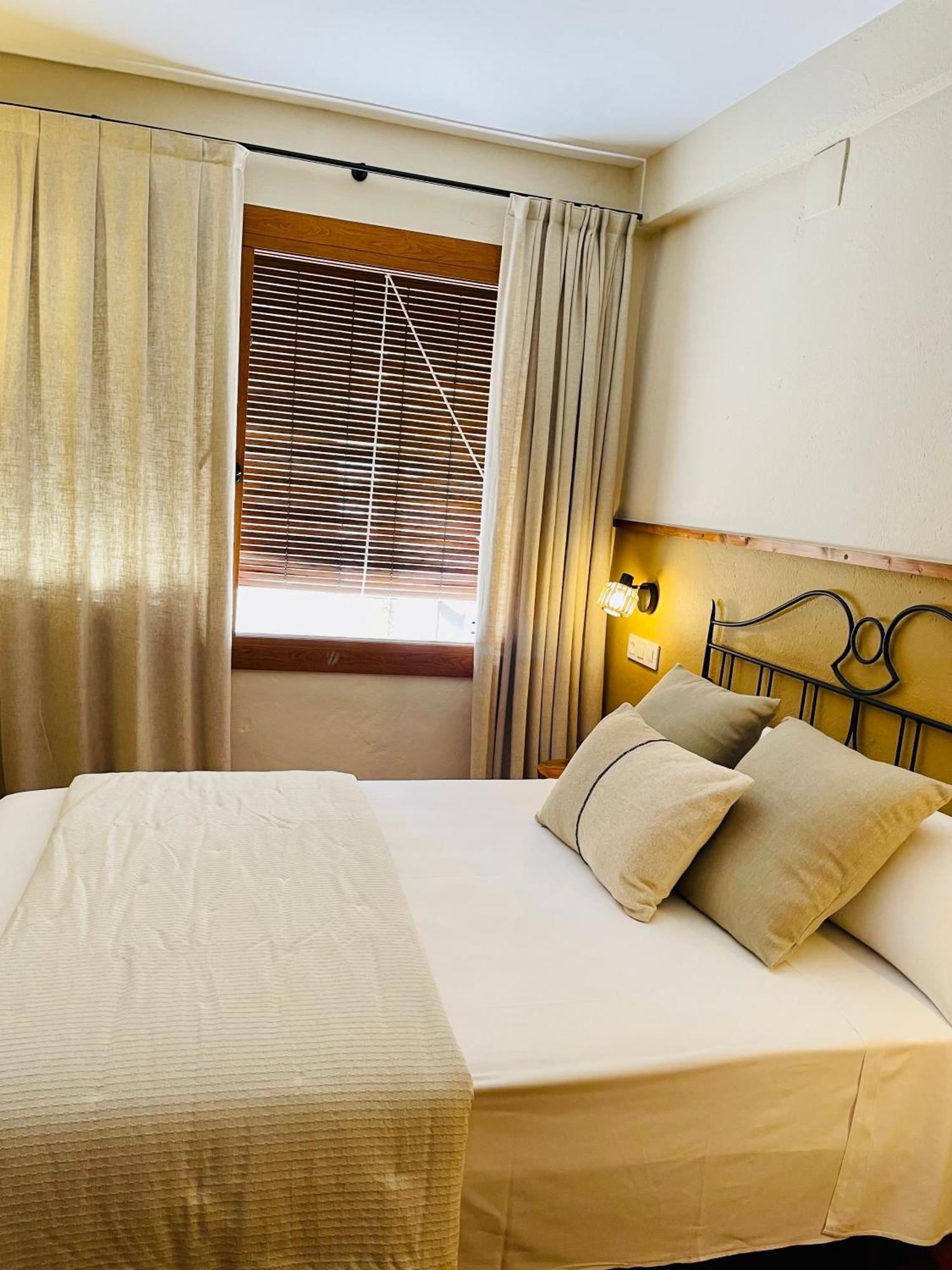 Apartaments Can Gibert Castellón de Ampurias Exterior foto