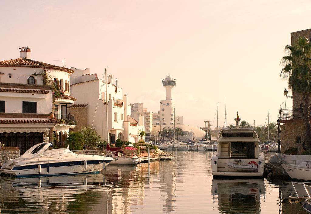 Apartaments Can Gibert Castellón de Ampurias Exterior foto